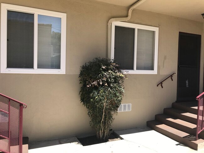 852 Cherokee N Ave, Unit 2 in Los Angeles, CA - Building Photo - Building Photo