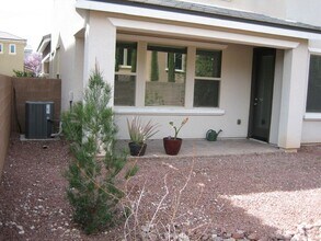 2060 Morro Vista Dr in Las Vegas, NV - Building Photo - Building Photo