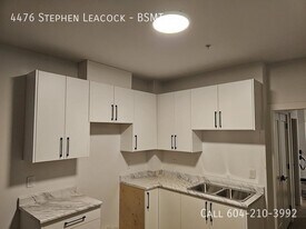 4476 Stephen Leacock Dr in Abbotsford, BC - Building Photo