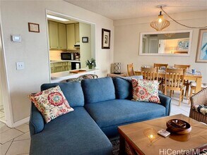 2440 Kuhio Ave. in Honolulu, HI - Building Photo - Building Photo