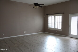 3155 Spring Willow in El Paso, TX - Building Photo - Building Photo