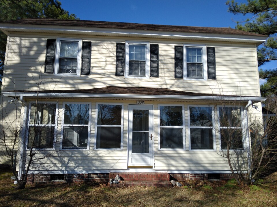 9 Bank St in Sunbury, NC - Building Photo