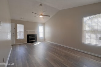 1091 W Pueblo Dr in Jacksonville, NC - Building Photo - Building Photo
