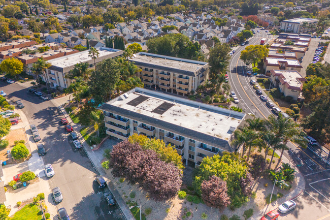 Village Green Apartments in Santa Clara, CA - Building Photo - Building Photo