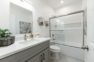 128 S Citrus Ave in Fullerton, CA - Building Photo - Building Photo