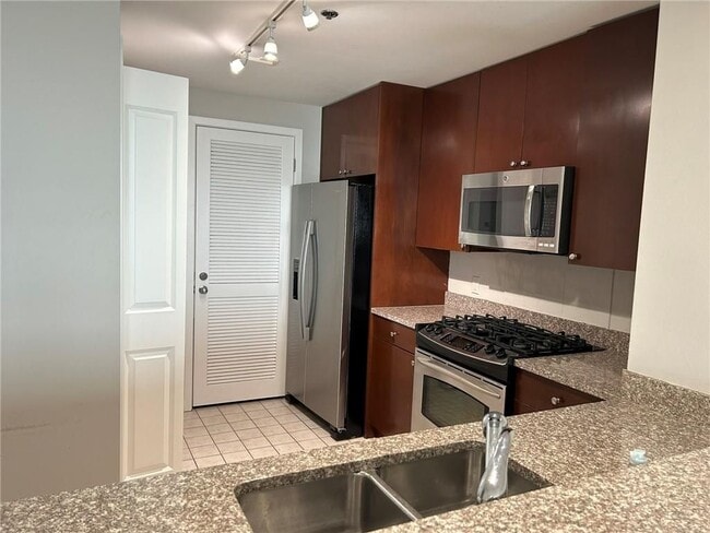 3338 Peachtree Rd in Atlanta, GA - Building Photo - Building Photo