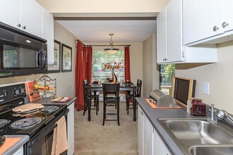Waterbrook Loft and Apartments in Kent, WA - Foto de edificio - Building Photo