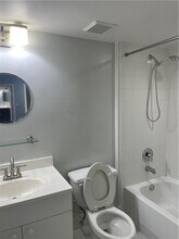 2640 S University Dr, Unit 319 in Davie, FL - Foto de edificio - Building Photo