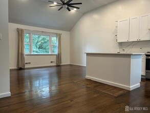 116 Oakland Ave in Metuchen, NJ - Foto de edificio - Building Photo