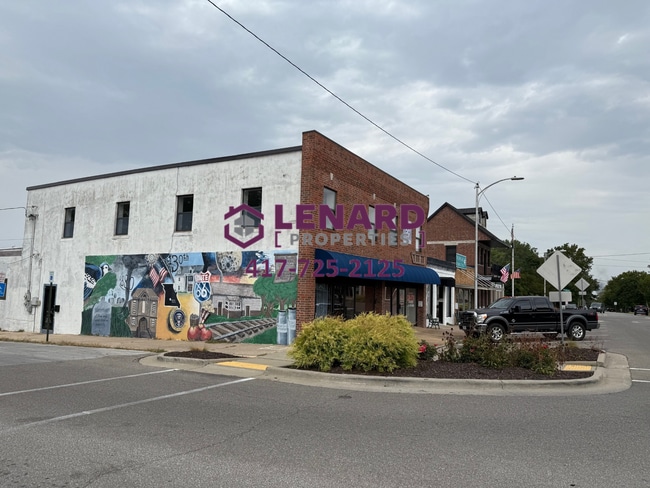 101 N Clay St in Marshfield, MO - Building Photo - Building Photo