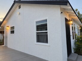 229 W 84th St in Los Angeles, CA - Building Photo