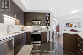 1 Palace Pier Ct in Toronto, ON - Building Photo - Building Photo