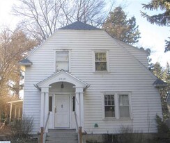 1035 NE Monroe St in Pullman, WA - Building Photo