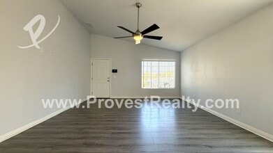 11085 Live Oak Ln in Adelanto, CA - Building Photo - Building Photo