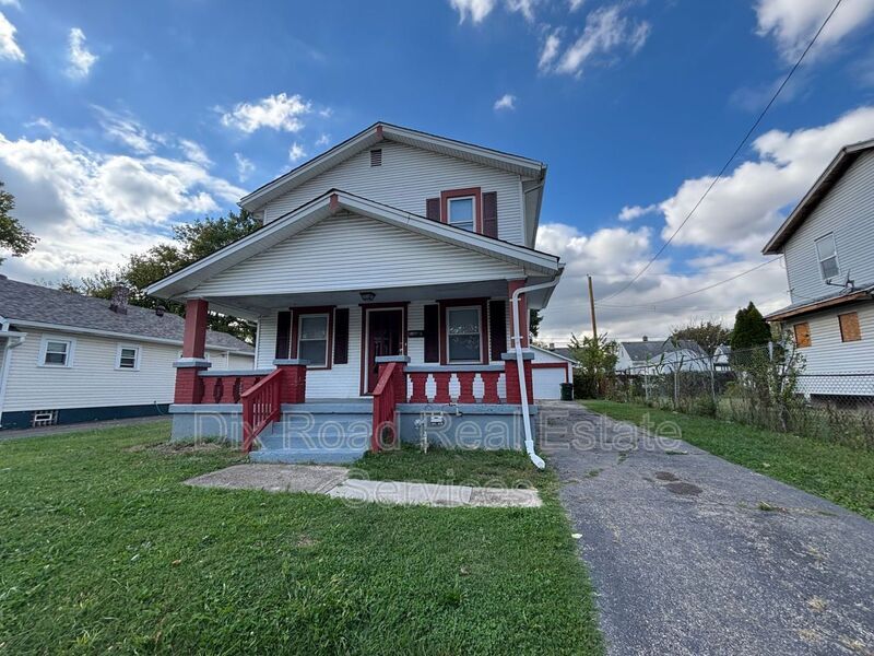 135 Gramont Ave in Dayton, OH - Building Photo
