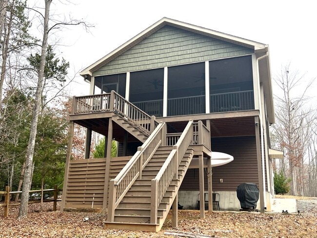 179 Sunset Blvd in Clarksville, VA - Foto de edificio - Building Photo