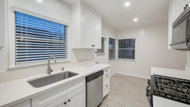 11216 Tiara St in Los Angeles, CA - Building Photo - Building Photo