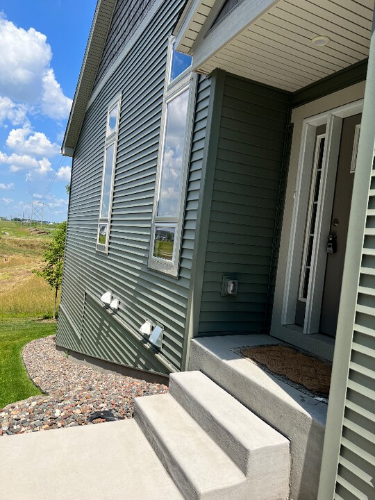 9684 65th St S in Cottage Grove, MN - Building Photo
