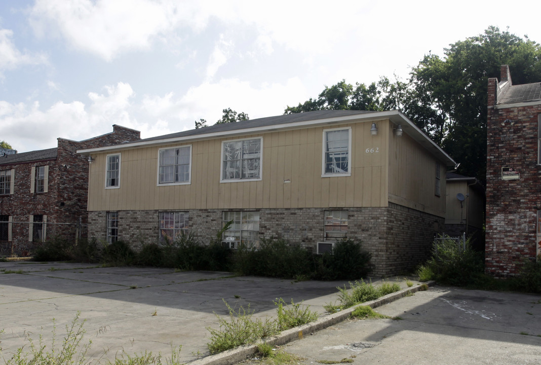 662 N Donmoor Ave in Baton Rouge, LA - Foto de edificio