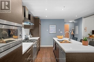 588 Annette St in Toronto, ON - Building Photo - Building Photo