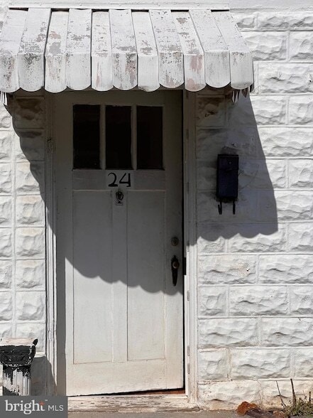 24 W Cecil St in Winchester, VA - Foto de edificio - Building Photo
