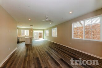 1762 Taylor Ave in Corona, CA - Foto de edificio - Building Photo