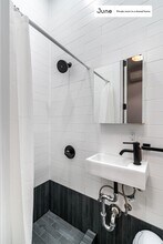 Room in Shared 6 bed/6.5 bath home in New York, NY - Building Photo - Building Photo