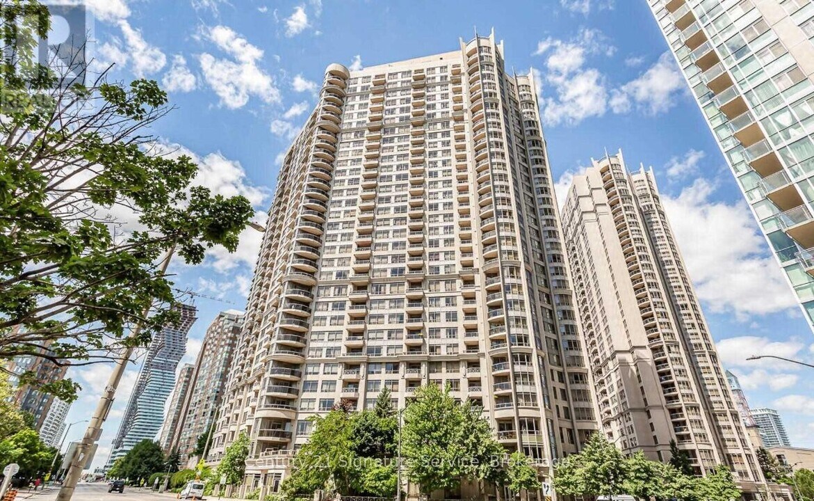 3880 Duke of York Blvd in Mississauga, ON - Building Photo