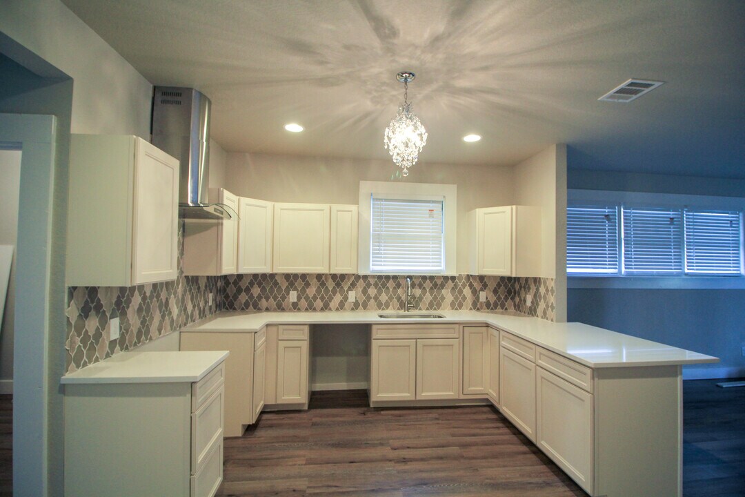 1138 Iowa St in San Antonio, TX - Building Photo