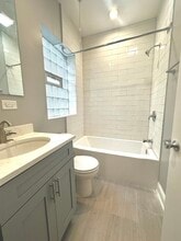 4445 N Sheridan Rd, Unit 4452-3 in Chicago, IL - Building Photo - Building Photo