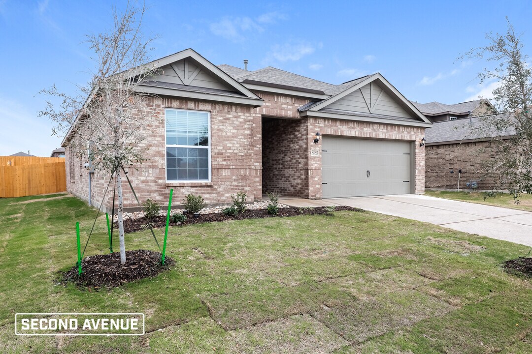 2020 Jeanine Dr in Anna, TX - Building Photo