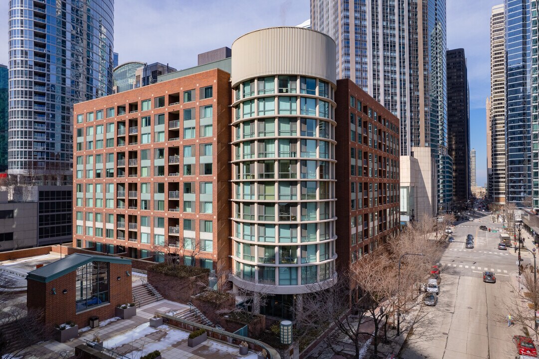 CityView Condominiums in Chicago, IL - Building Photo