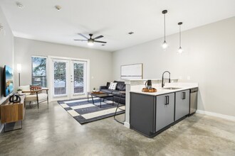 2505 Thornton Rd in Austin, TX - Building Photo - Building Photo