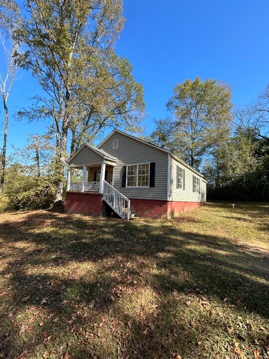 207 Brooks Rd in Hogansville, GA - Building Photo