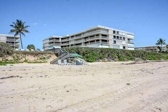 3250 S Ocean Blvd in Palm Beach, FL - Building Photo - Building Photo