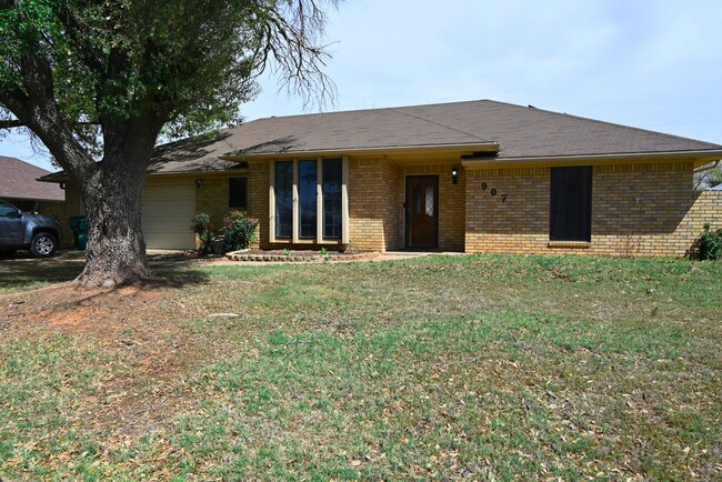 property at 907 Sugarbush Ln