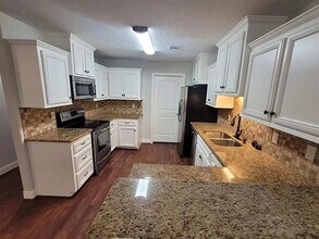 1087 Mann Rd in Conroe, TX - Building Photo - Building Photo