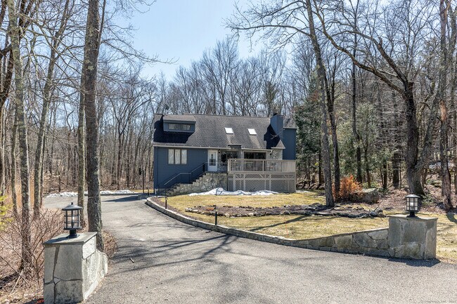 421 E Hyerdale Dr in Goshen, CT - Building Photo - Building Photo