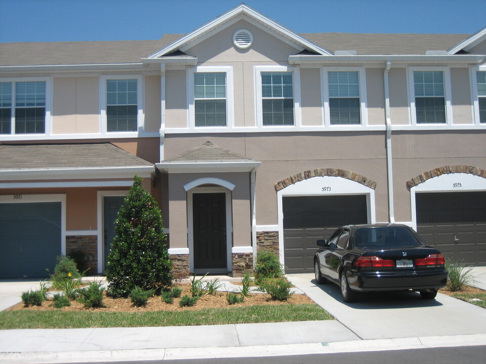 5973 Pavilion Dr in Jacksonville, FL - Building Photo