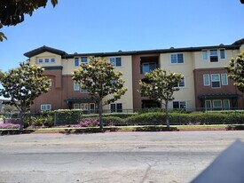 Riviera Highlands Apartments in San Diego, CA - Building Photo