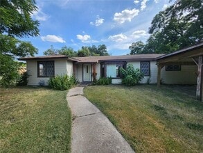 803 N Oneal St in Caldwell, TX - Building Photo - Building Photo