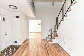 5012 Sideburn Rd in Fairfax, VA - Building Photo - Building Photo