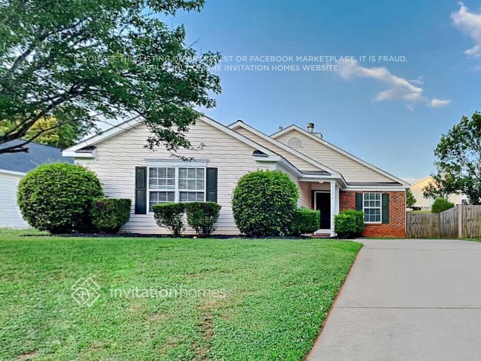 11814 Stewarts Crossing Dr in Charlotte, NC - Building Photo