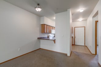 Briarwood Apartments in Bellingham, WA - Building Photo - Interior Photo