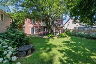 72 Lakeview Ter, Unit D in Burlington, VT - Foto de edificio - Building Photo