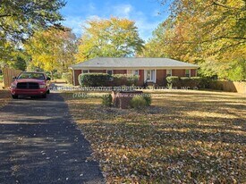 1805 Falconhurst Dr in Charlotte, NC - Building Photo