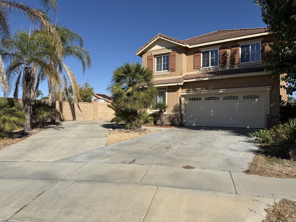 1886 Spring White Rd in Hemet, CA - Building Photo