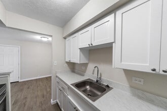 Rose Garden Apartments in Houston, TX - Foto de edificio - Building Photo