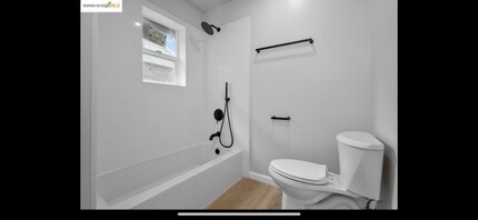 2224 107th Ave in Oakland, CA - Building Photo - Building Photo