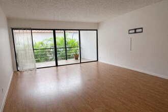 2001 Woolbright Rd in Boynton Beach, FL - Building Photo - Building Photo